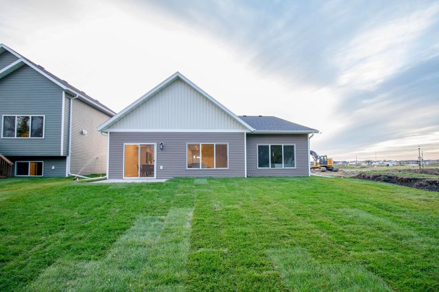 7030 65 Street S, Horace, ND 58047