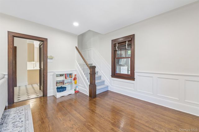 206 Glenmore Street, East Williston, NY 11596