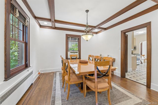 206 Glenmore Street, East Williston, NY 11596