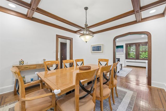 206 Glenmore Street, East Williston, NY 11596
