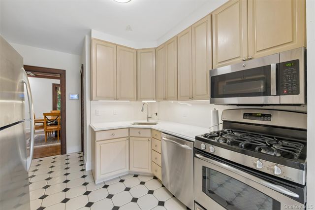 206 Glenmore Street, East Williston, NY 11596