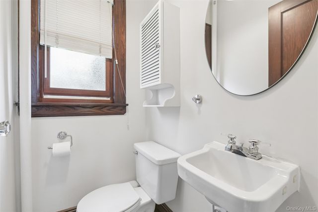 206 Glenmore Street, East Williston, NY 11596