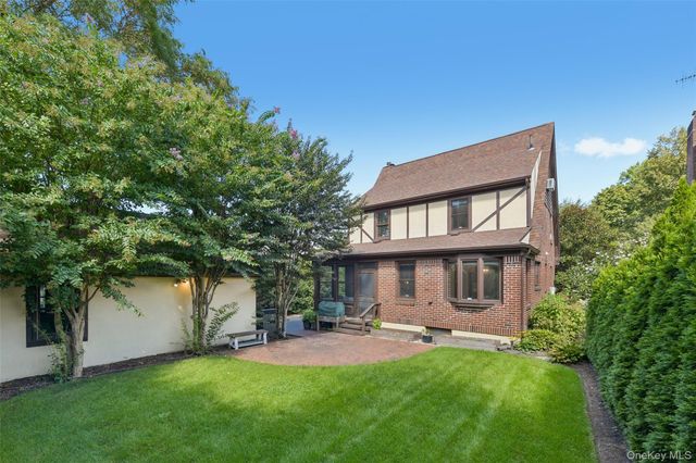 206 Glenmore Street, East Williston, NY 11596