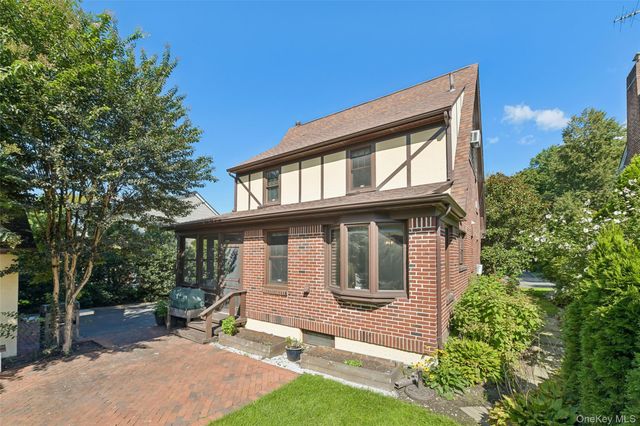 206 Glenmore Street, East Williston, NY 11596
