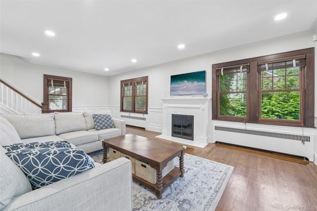206 Glenmore Street, East Williston, NY 11596