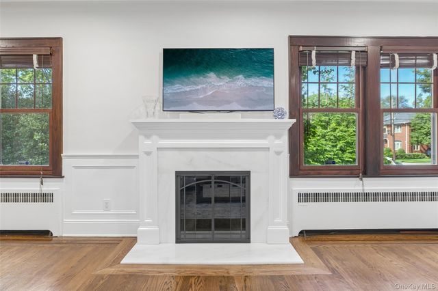 206 Glenmore Street, East Williston, NY 11596