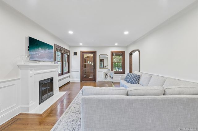206 Glenmore Street, East Williston, NY 11596
