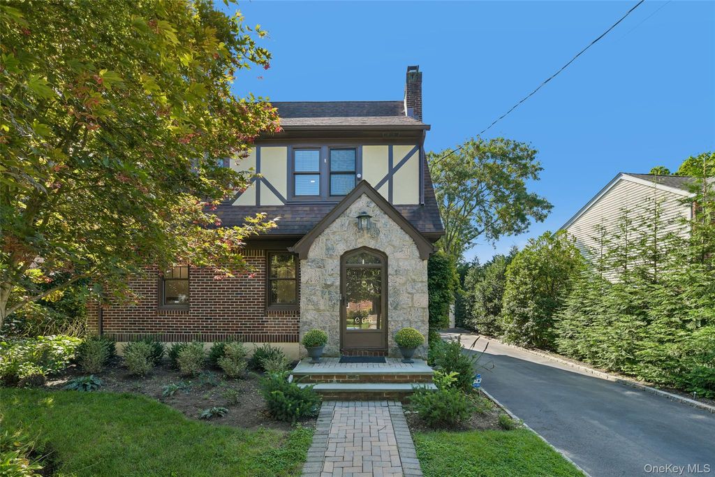 206 Glenmore Street, East Williston, NY 11596 — exterior