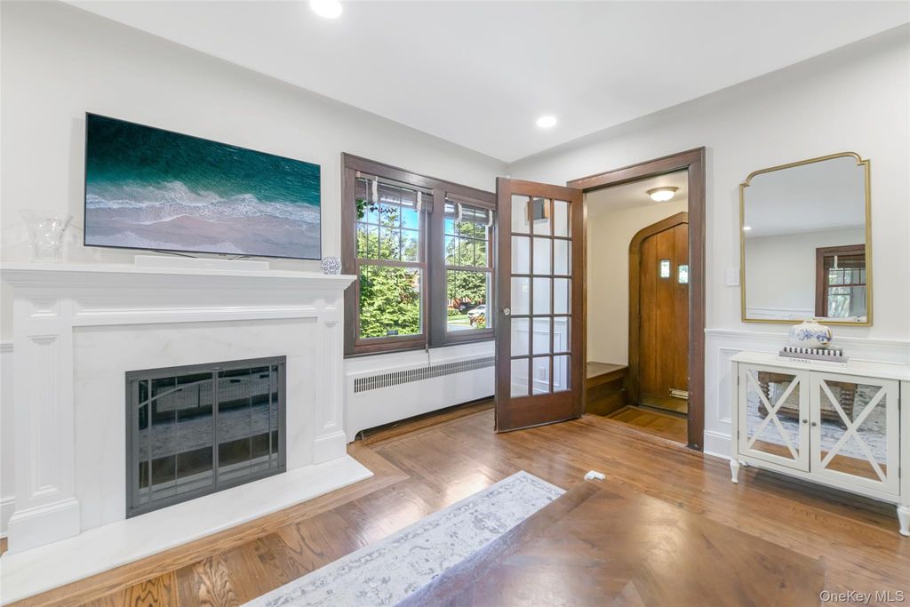 206 Glenmore Street, East Williston, NY 11596 — photo 5