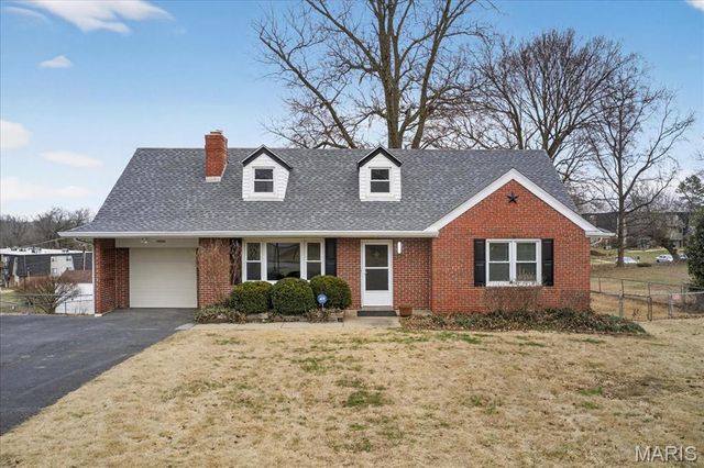 10040 Knollcrest Drive, St Louis, MO 63136