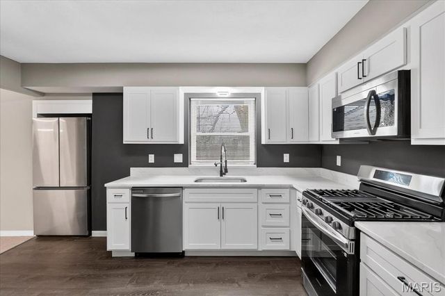 10040 Knollcrest Drive, St Louis, MO 63136