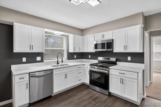 10040 Knollcrest Drive, St Louis, MO 63136