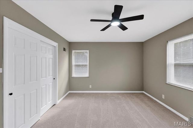 10040 Knollcrest Drive, St Louis, MO 63136