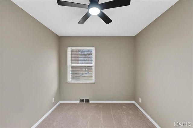 10040 Knollcrest Drive, St Louis, MO 63136