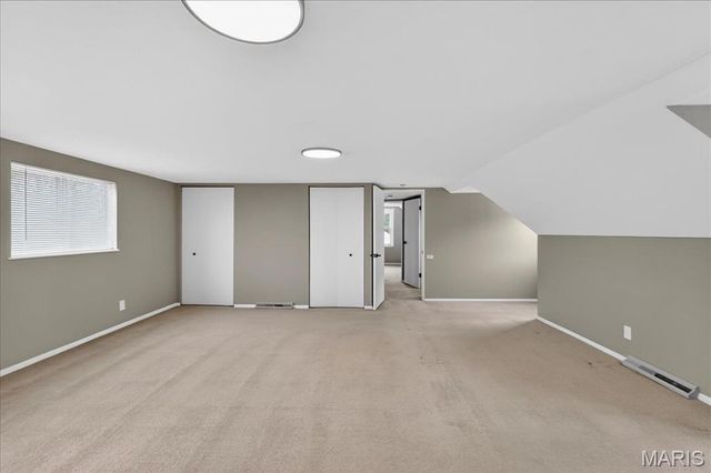 10040 Knollcrest Drive, St Louis, MO 63136