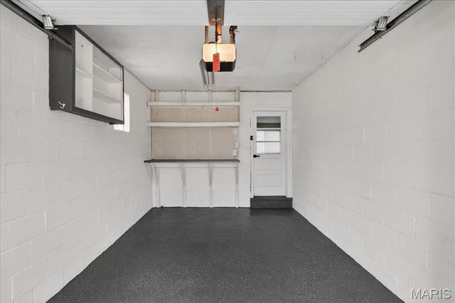 10040 Knollcrest Drive, St Louis, MO 63136