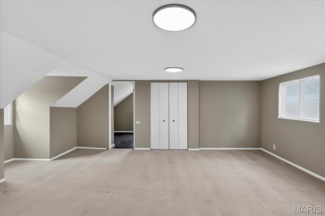 10040 Knollcrest Drive, St Louis, MO 63136