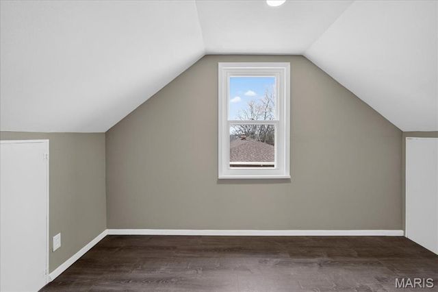 10040 Knollcrest Drive, St Louis, MO 63136