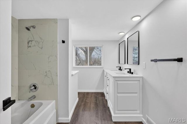 10040 Knollcrest Drive, St Louis, MO 63136