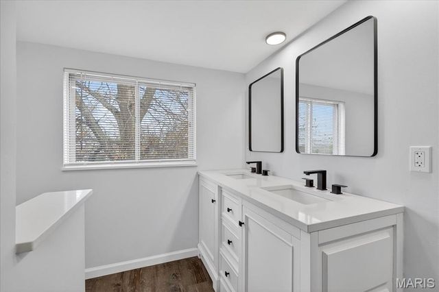 10040 Knollcrest Drive, St Louis, MO 63136