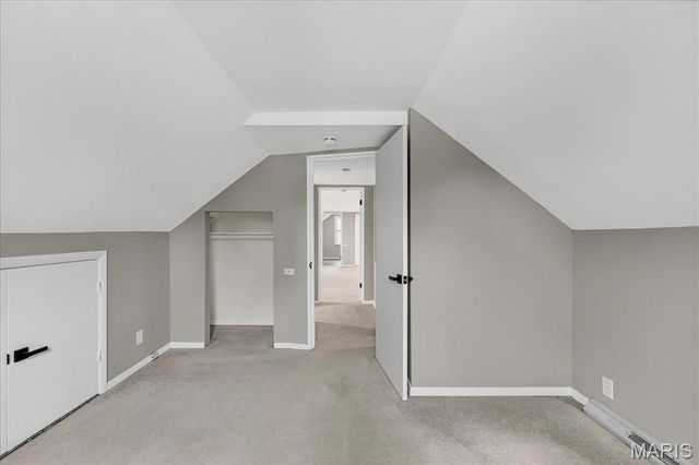 10040 Knollcrest Drive, St Louis, MO 63136