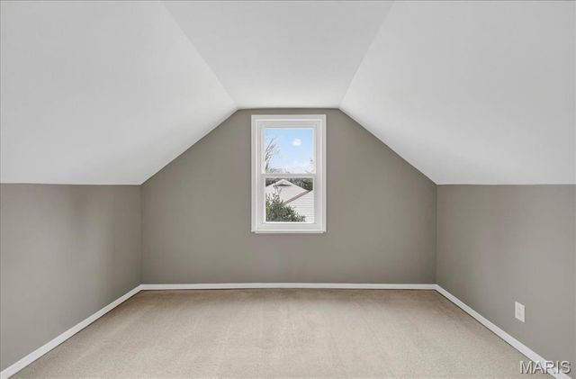 10040 Knollcrest Drive, St Louis, MO 63136