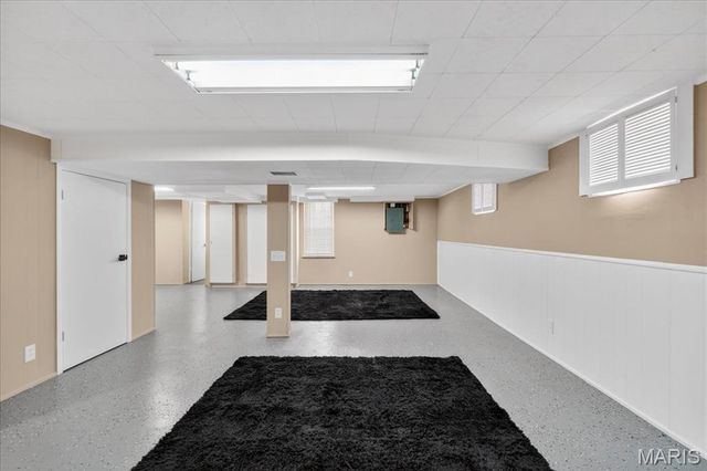 10040 Knollcrest Drive, St Louis, MO 63136