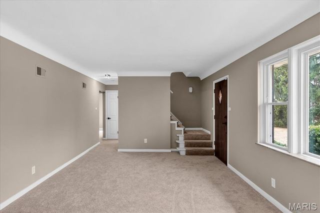 10040 Knollcrest Drive, St Louis, MO 63136