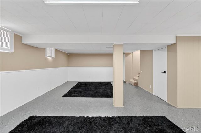 10040 Knollcrest Drive, St Louis, MO 63136