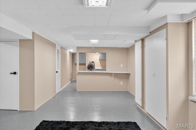 10040 Knollcrest Drive, St Louis, MO 63136