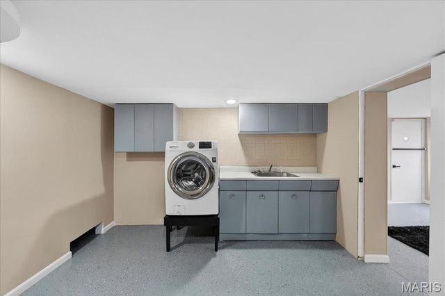 10040 Knollcrest Drive, St Louis, MO 63136