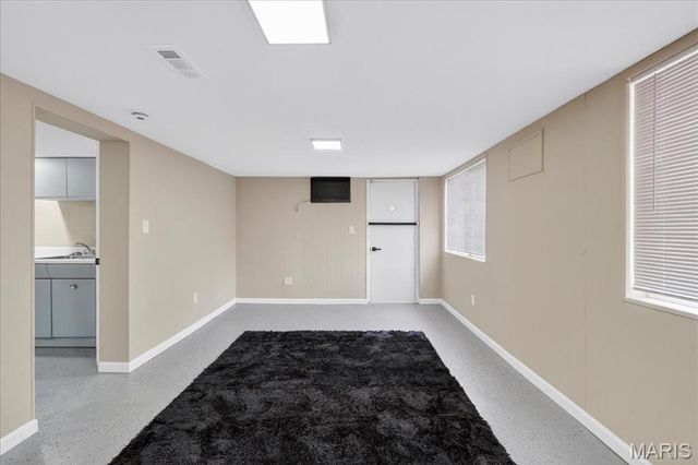 10040 Knollcrest Drive, St Louis, MO 63136