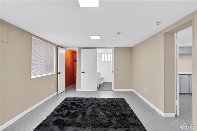 10040 Knollcrest Drive, St Louis, MO 63136