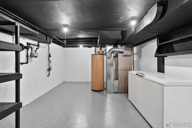 10040 Knollcrest Drive, St Louis, MO 63136