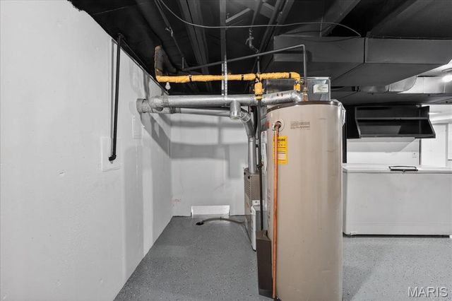 10040 Knollcrest Drive, St Louis, MO 63136