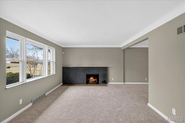 10040 Knollcrest Drive, St Louis, MO 63136