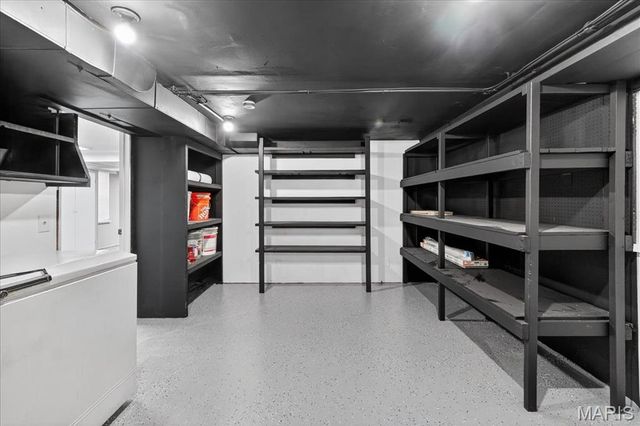 10040 Knollcrest Drive, St Louis, MO 63136