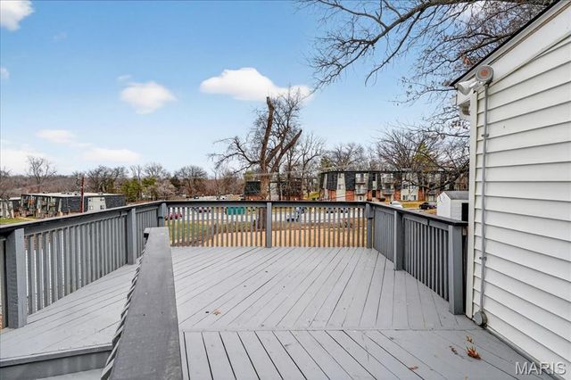 10040 Knollcrest Drive, St Louis, MO 63136