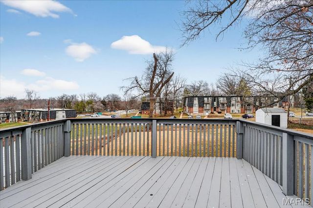 10040 Knollcrest Drive, St Louis, MO 63136