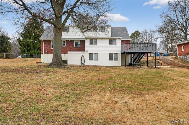 10040 Knollcrest Drive, St Louis, MO 63136