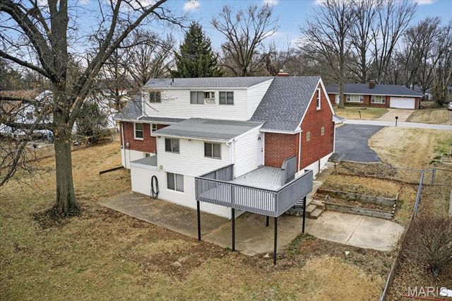 10040 Knollcrest Drive, St Louis, MO 63136