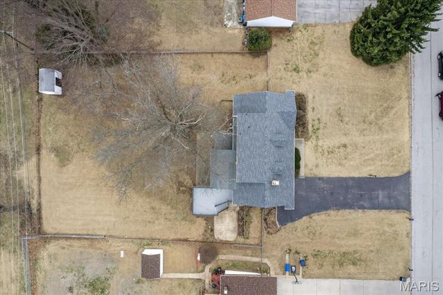 10040 Knollcrest Drive, St Louis, MO 63136