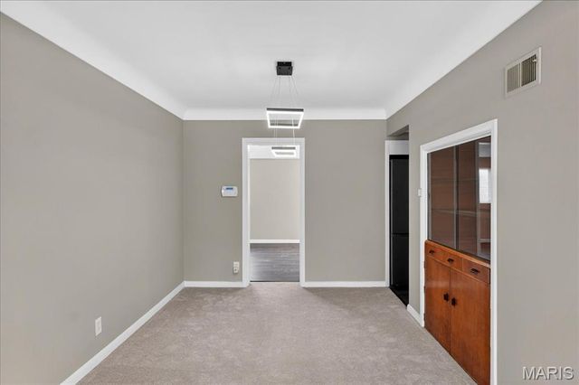 10040 Knollcrest Drive, St Louis, MO 63136