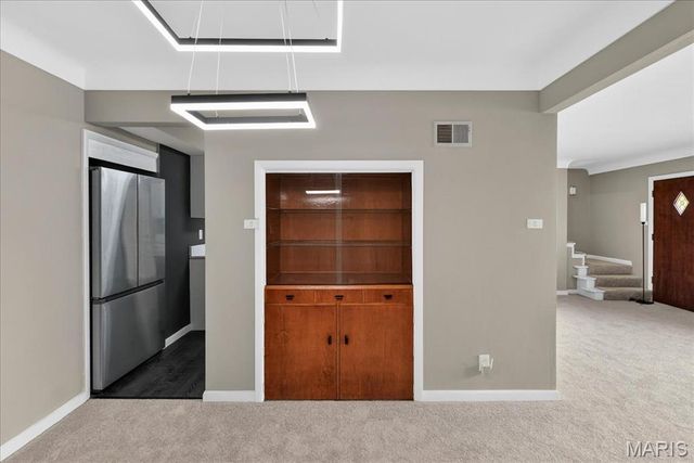 10040 Knollcrest Drive, St Louis, MO 63136