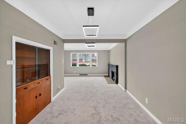 10040 Knollcrest Drive, St Louis, MO 63136