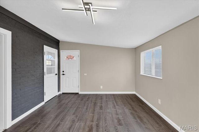 10040 Knollcrest Drive, St Louis, MO 63136