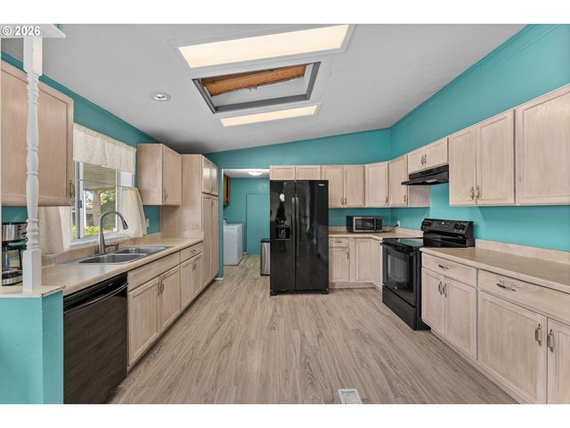 18225 S SILVERWOOD Dr, Oregon City, OR 97045