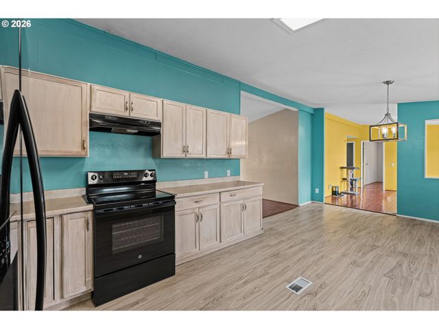 18225 S SILVERWOOD Dr, Oregon City, OR 97045