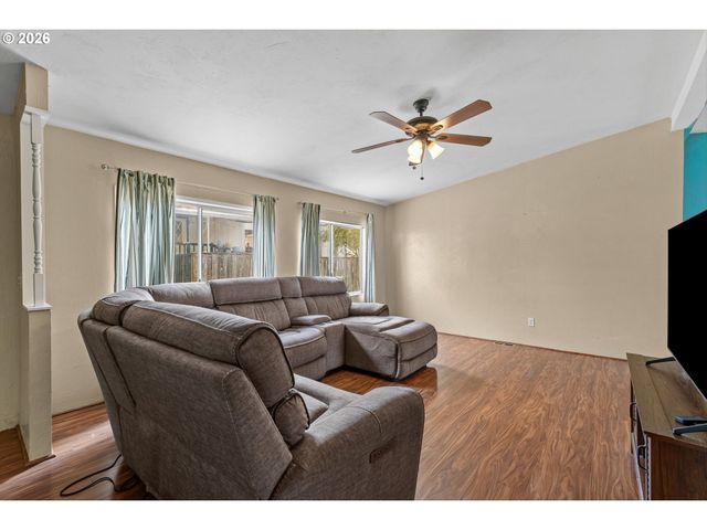18225 S SILVERWOOD Dr, Oregon City, OR 97045