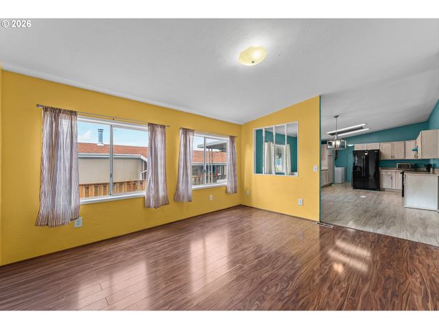 18225 S SILVERWOOD Dr, Oregon City, OR 97045